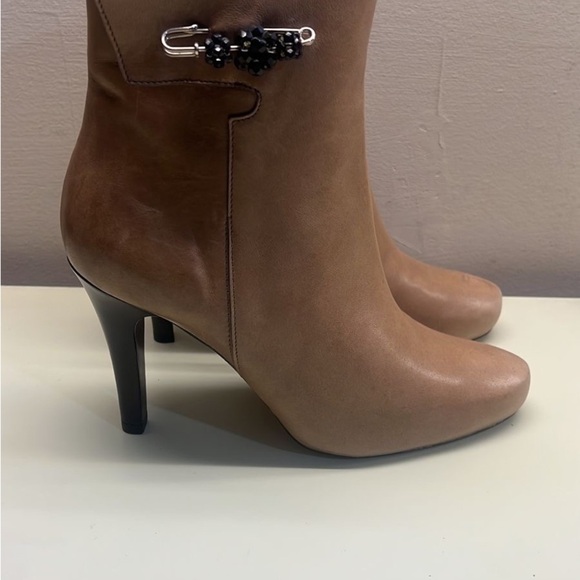 EMMA VIANI MADE IN ITALY LEATHER Tan Heeled Boots with Sleek Silhouette - Picture 6 of 9